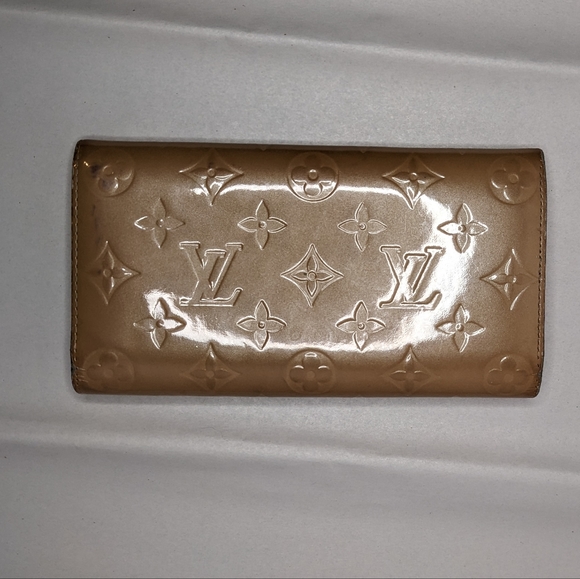 Authentic Louis Vuitton Noisette monogram Vernis Sarah wallet - Picture 2 of 16